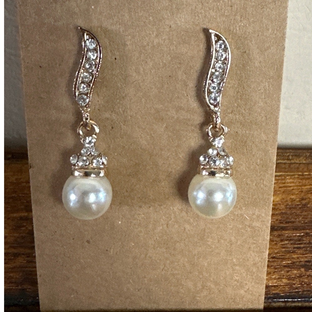 Elegant Gold Tone Dangle Earrings with‎ Pearls and Rhinestones